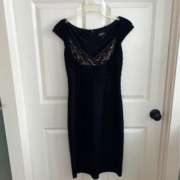 Adrianna Papell Lace Ruched Sheath Dress - Picture 3 of 10